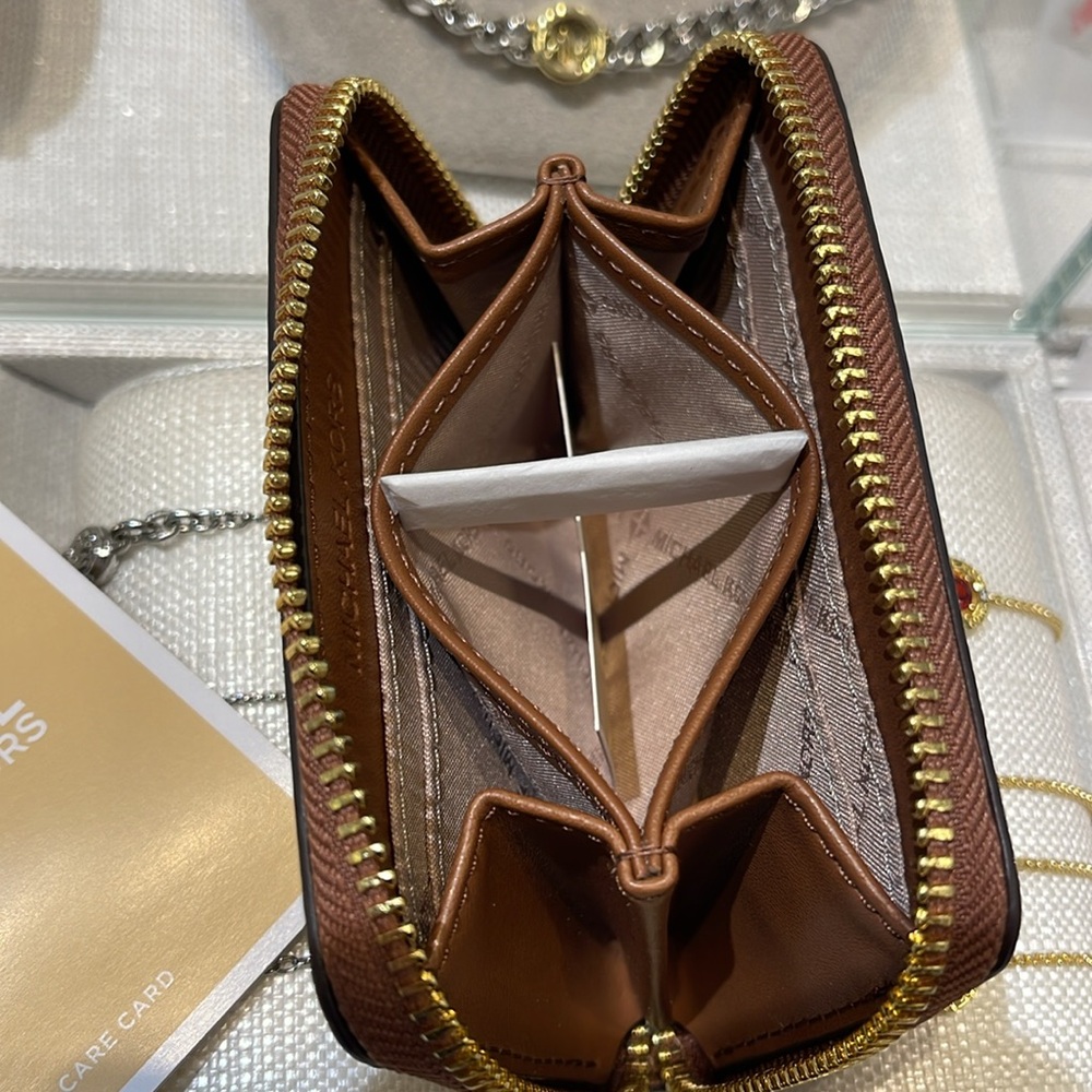 Michael Kors Jet Set Travel Md Zip Around Color-Block Wallet Card Case
Luggage - Picture 9 of 16